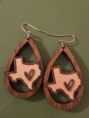 Jamielizabeth Wooden Texas Heart Teardrop Earrings - Natural Brown